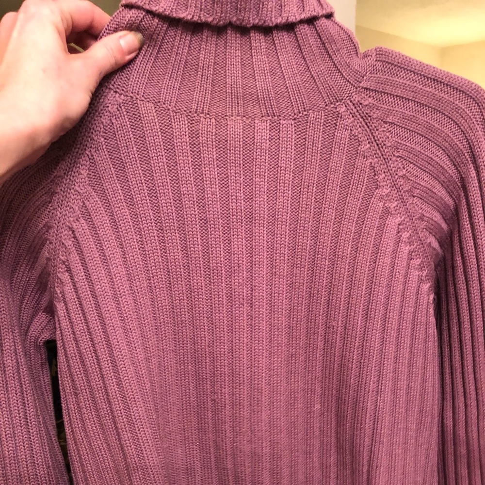 Lavender turtle neck sweater 100 wool